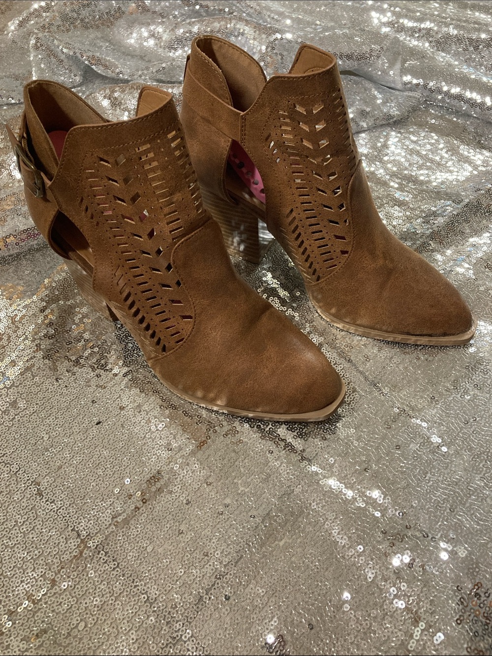Boho Western Qupid Tan Faux Suede Cutout Ankle Booties Size 7